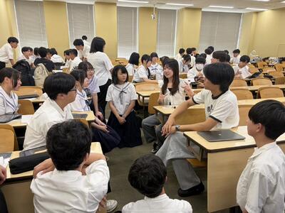 明治大学キャンパス内にて